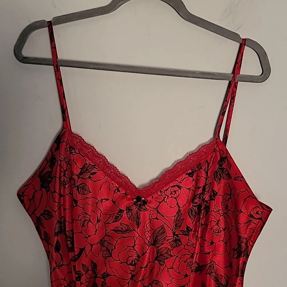 Delicates Whimsical Dark Floral Nigthgown Sz L Feminine Romantic